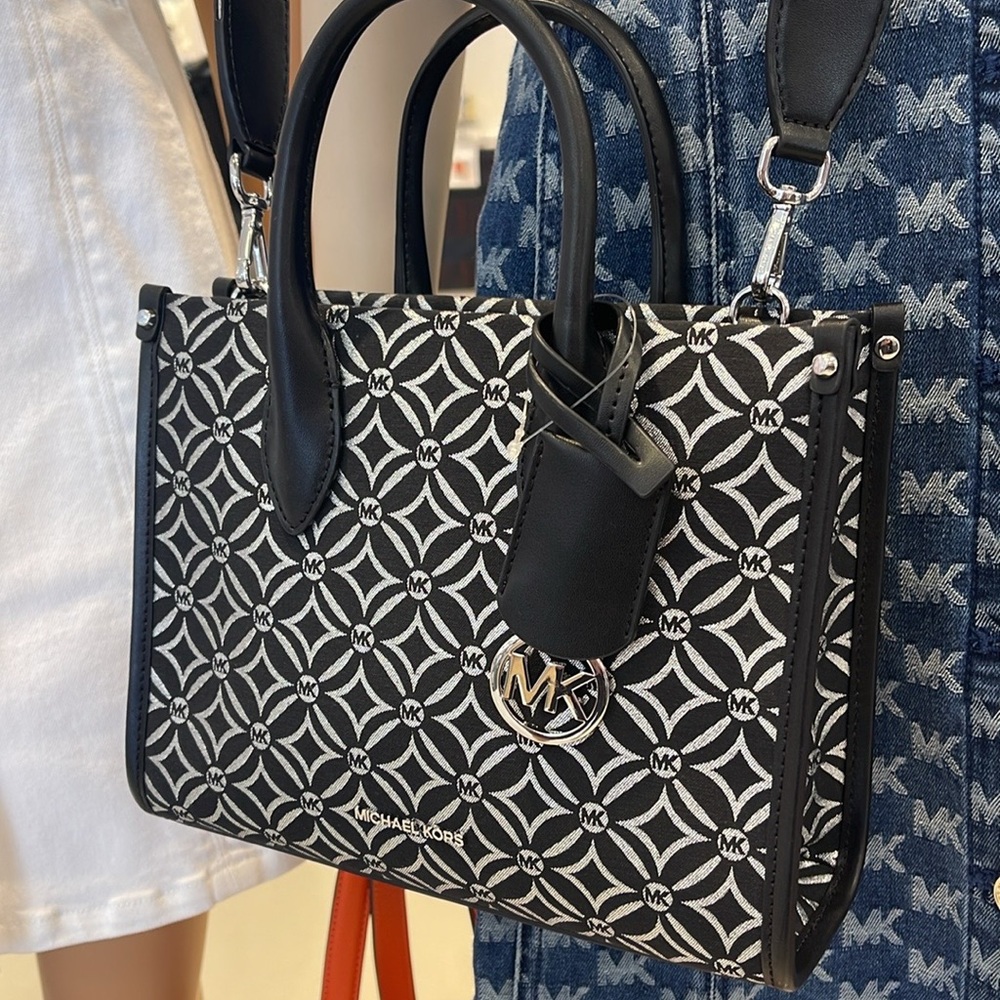 Michael Kors Mirella Small Metallic Logo Jacquard Crossbody Bag Black/Silver
NW - Picture 7 of 16